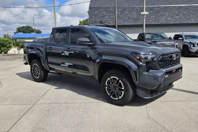 2025 Toyota Tacoma TRD Sport photo 1