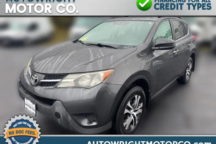 2015 Toyota RAV4 LE photo 1