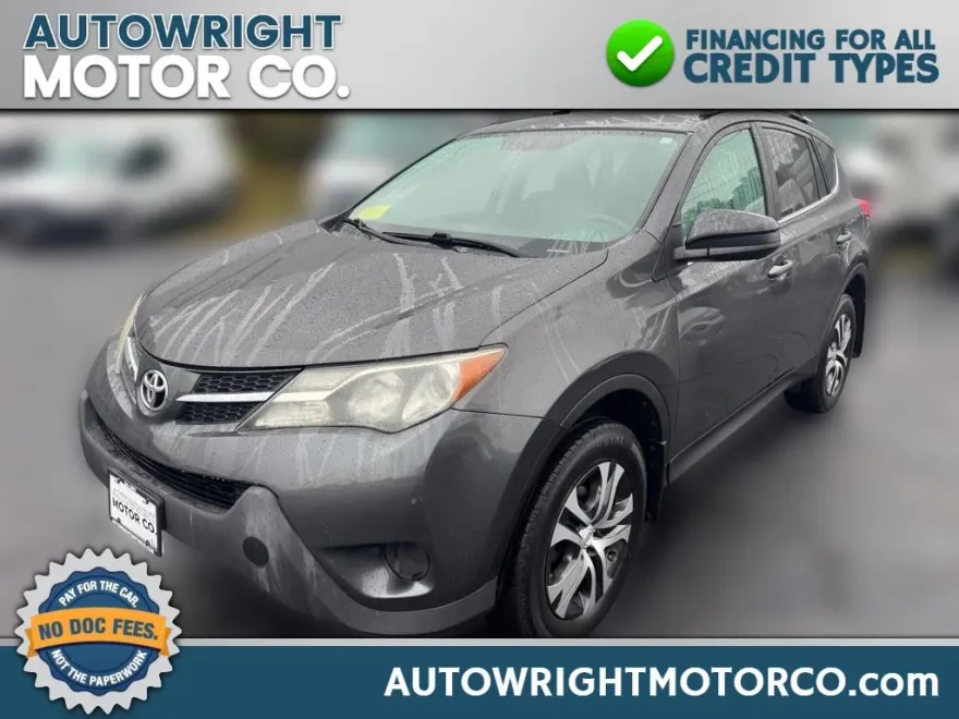 2015 Toyota RAV4 LE photo 1