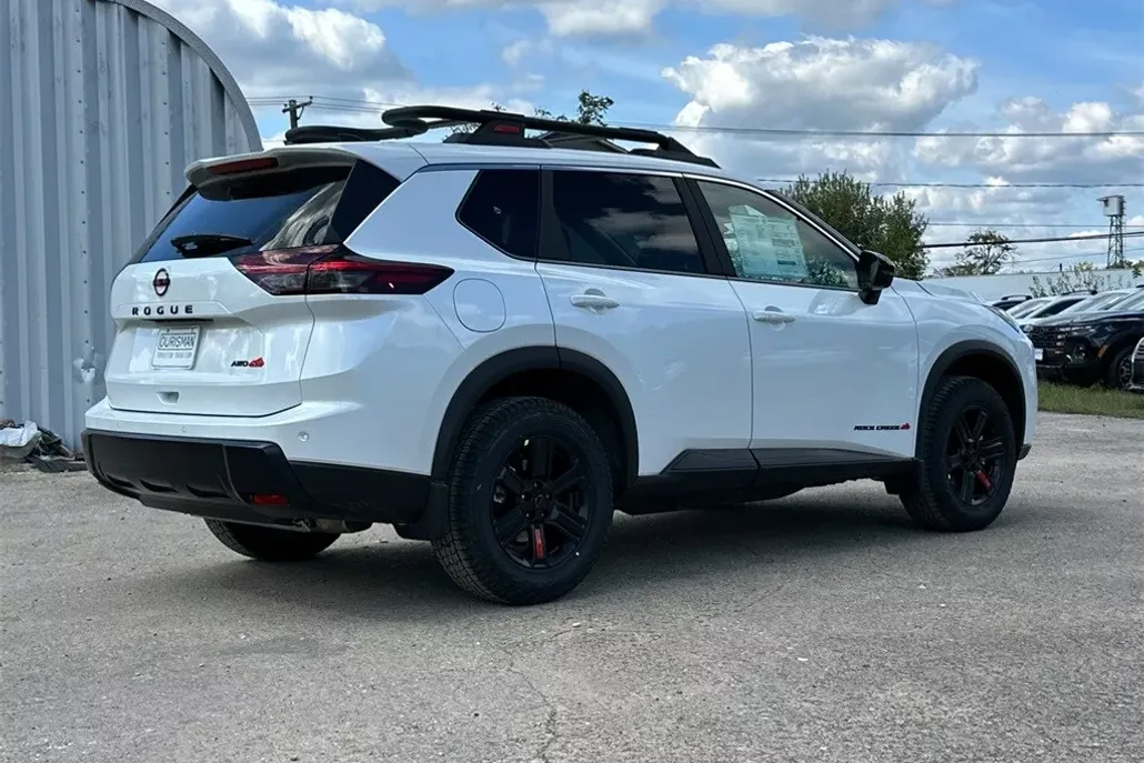 2026 Nissan Rogue SV photo 1