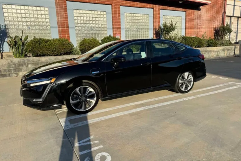 2019 Honda Clarity Plug-In Hybrid Touring photo 1