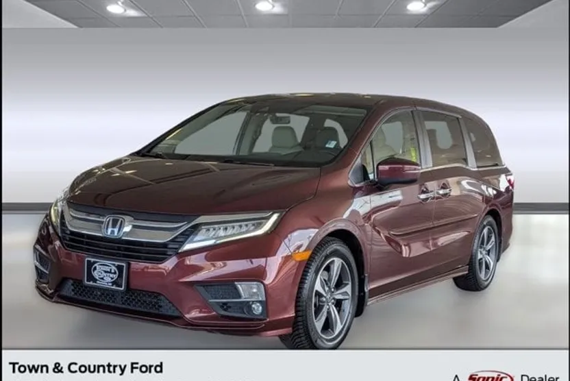 2019 Honda Odyssey Touring photo 1