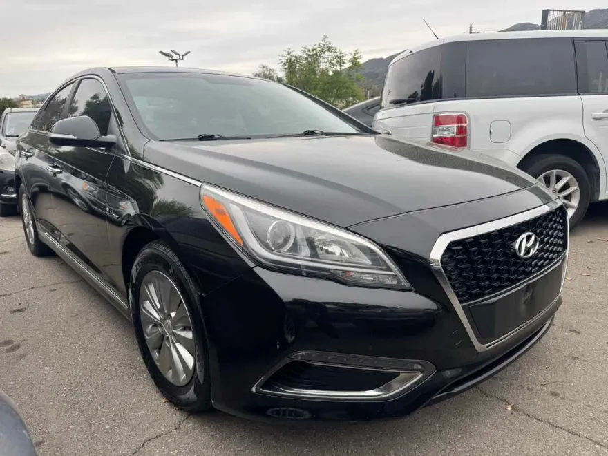 2016 Hyundai Sonata Hybrid SE photo 1