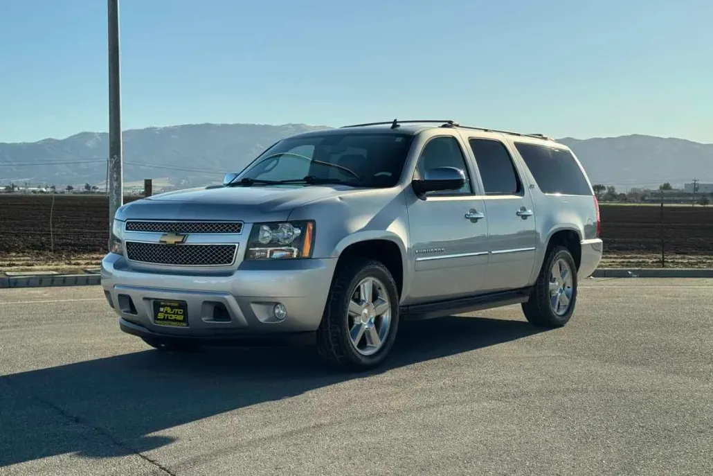 2013 Chevrolet Suburban LTZ photo 1