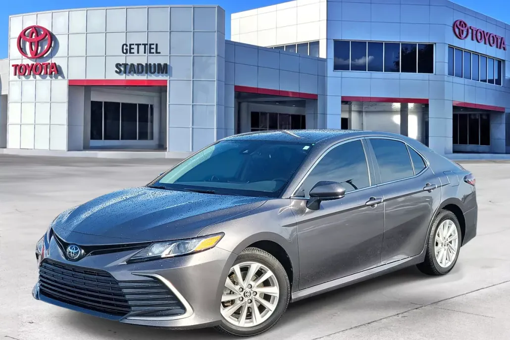 2023 Toyota Camry LE photo 1