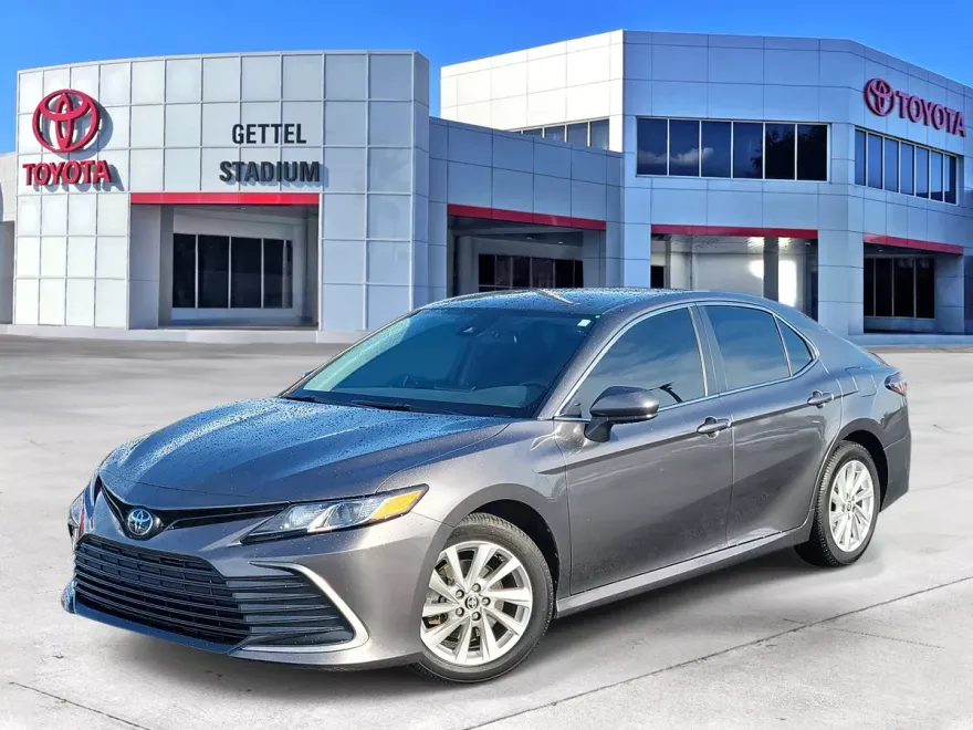2023 Toyota Camry LE photo 1