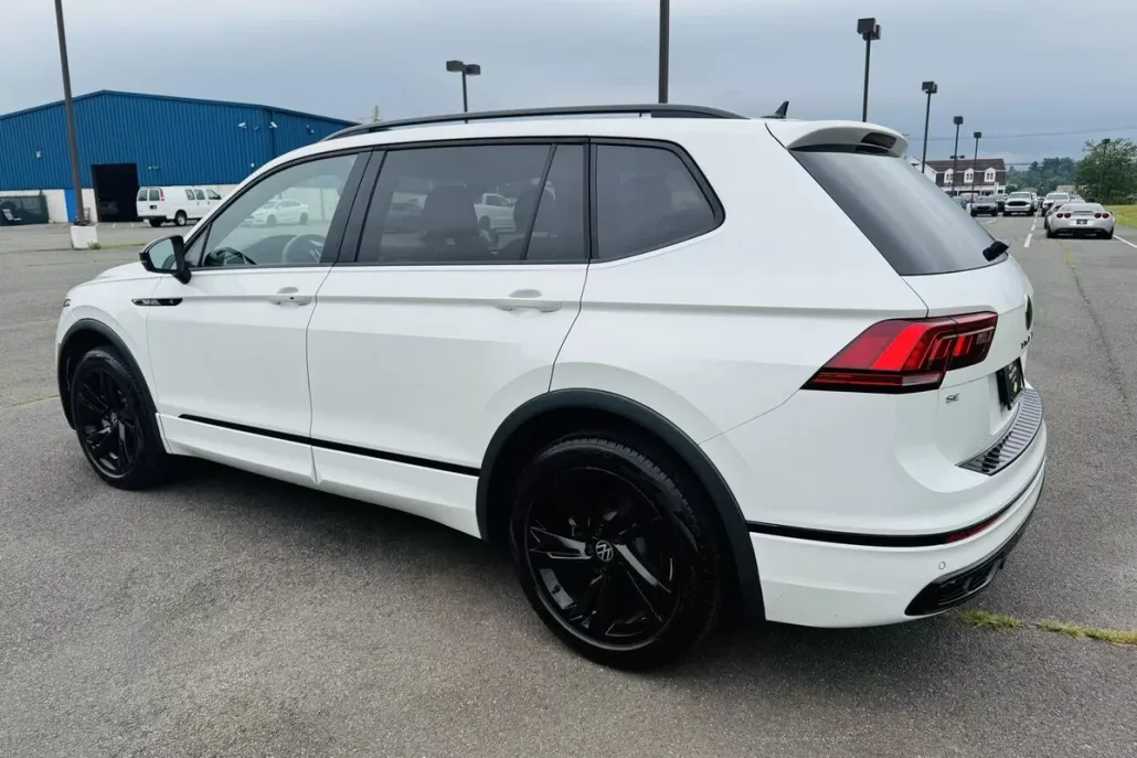 2024 Volkswagen Tiguan SE R-Line Black photo 1