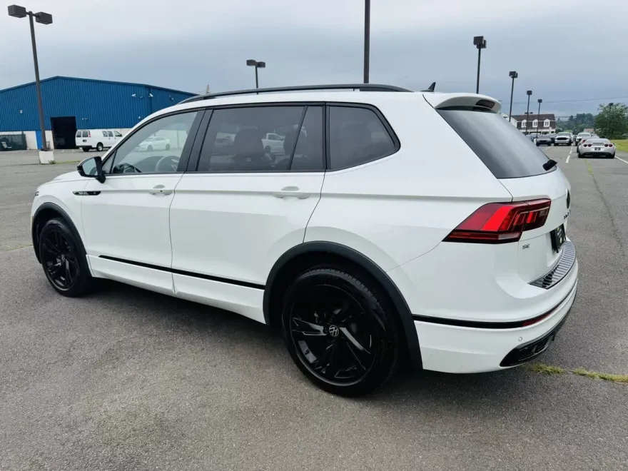2024 Volkswagen Tiguan SE R-Line Black photo 1