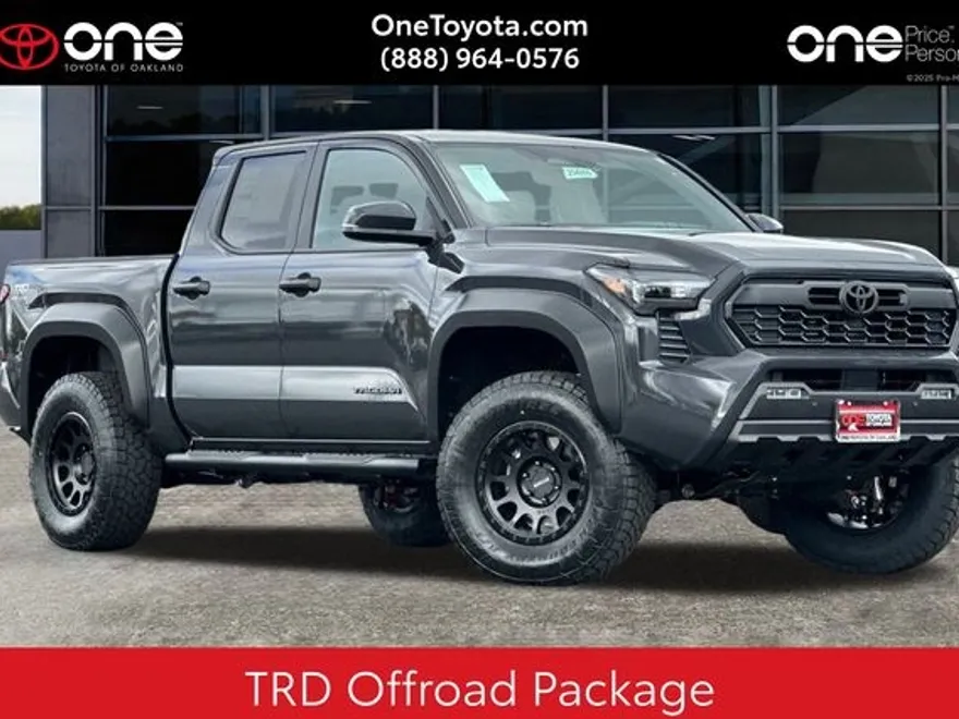 2025 Toyota Tacoma TRD Off-Road Double Cab photo 1