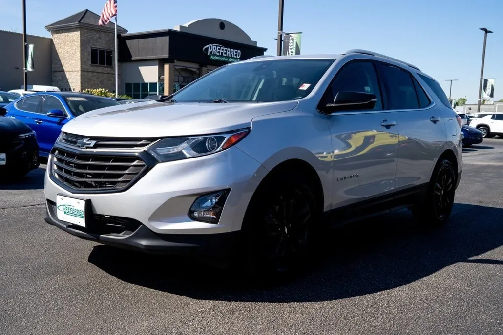 2020 Chevrolet Equinox LT photo 1