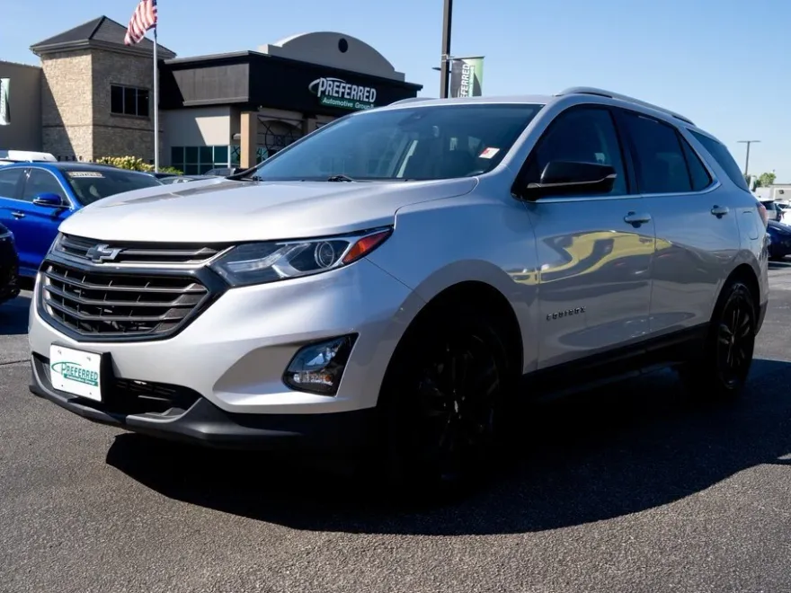 2020 Chevrolet Equinox LT photo 1