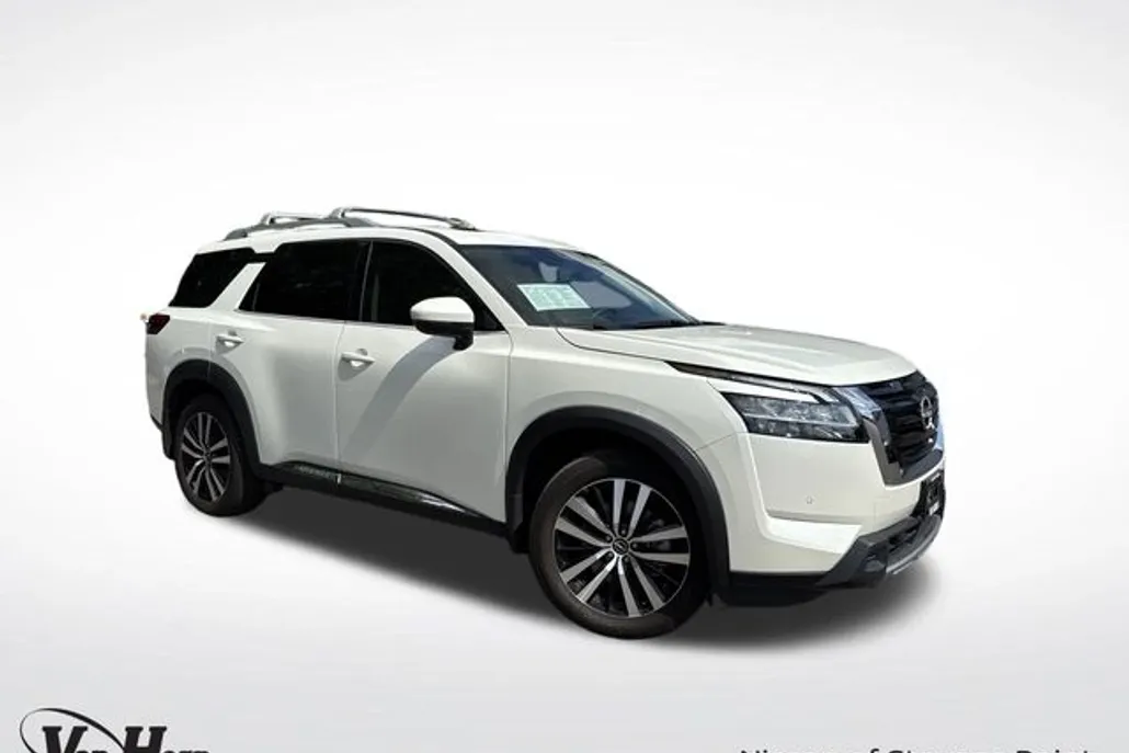 2024 Nissan Pathfinder Platinum photo 1