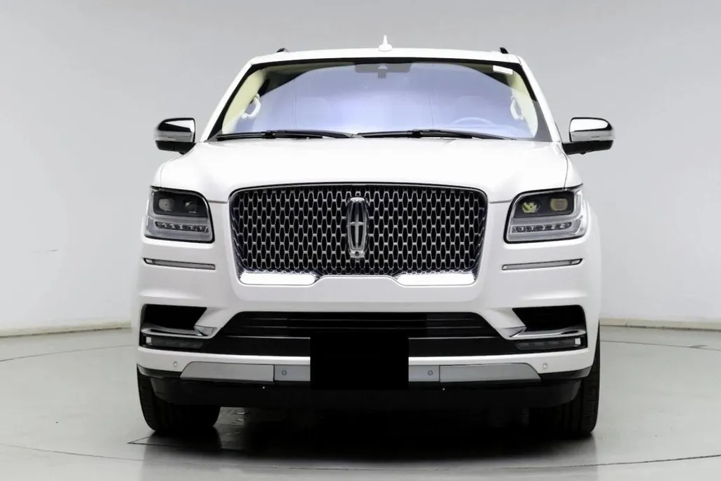 2021 Lincoln Navigator Black Label photo 1