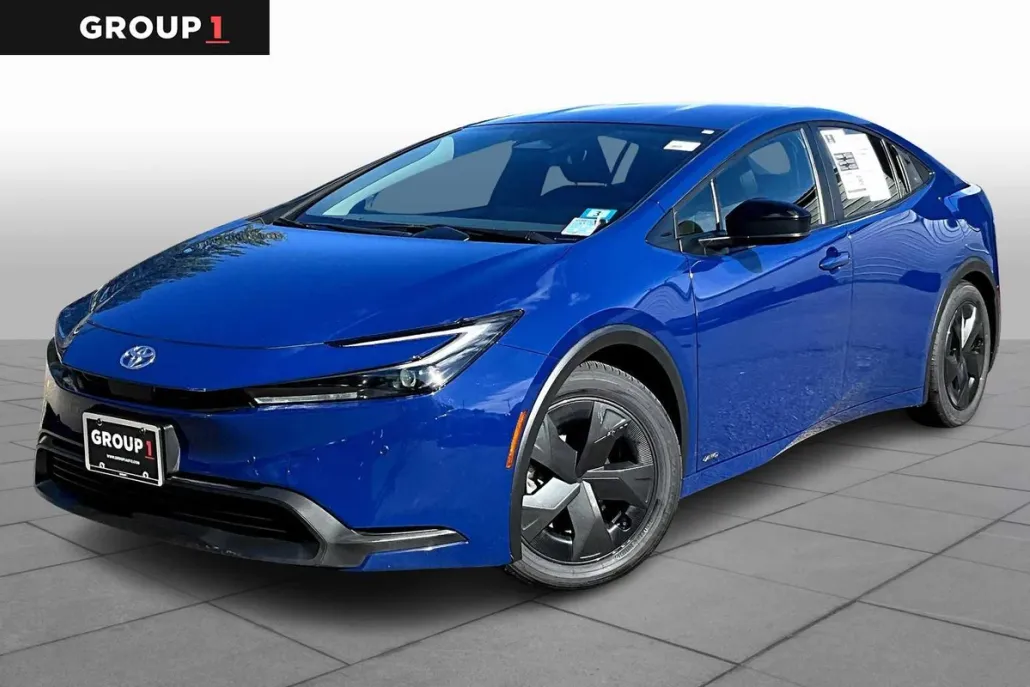 2023 Toyota Prius LE photo 1