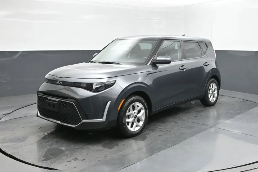 2023 Kia Soul LX photo 1