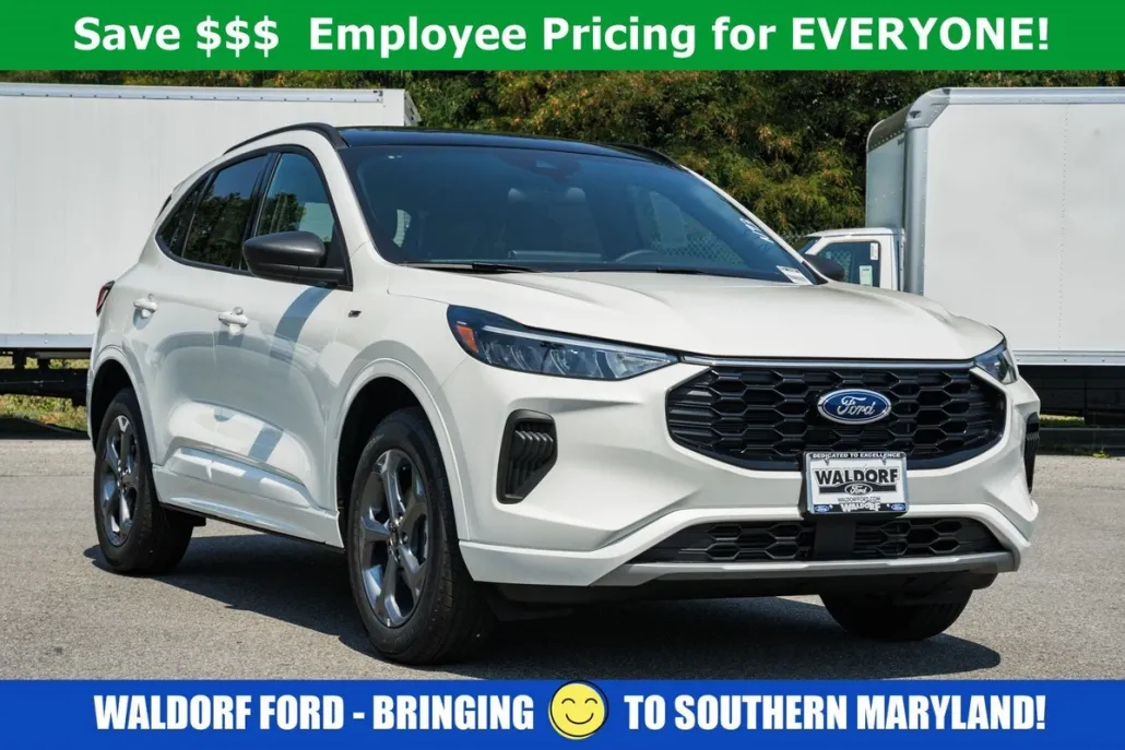 2024 Ford Escape ST-Line photo 1