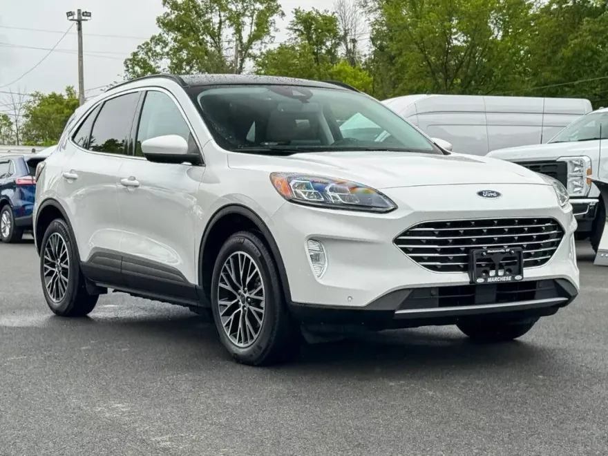 2022 Ford Escape Titanium photo 1