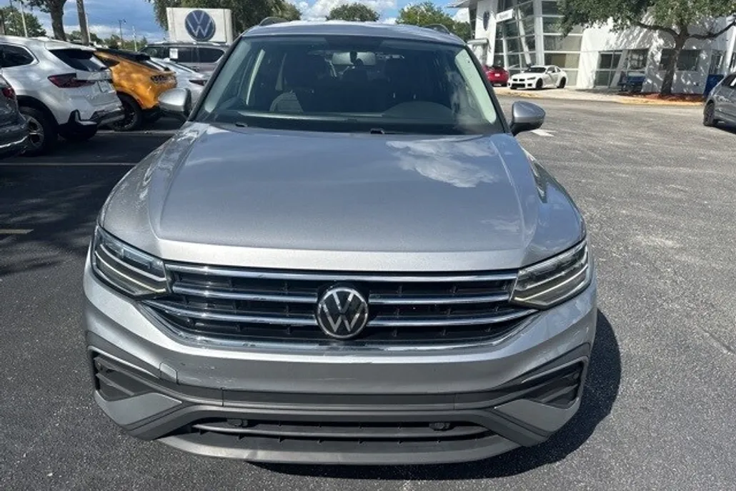 2022 Volkswagen Tiguan S photo 1