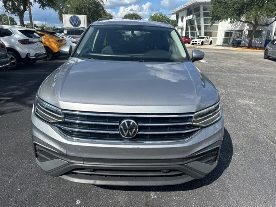 2022 Volkswagen Tiguan S photo 1