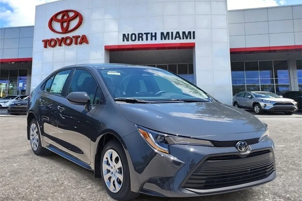 2025 Toyota Corolla LE photo 1