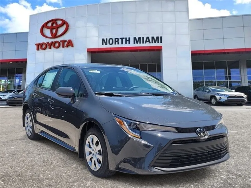 2025 Toyota Corolla LE photo 1