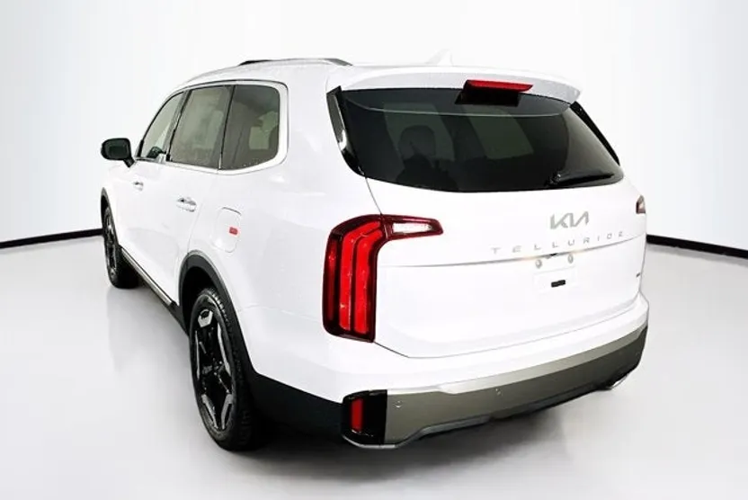 2025 Kia Telluride S photo 1