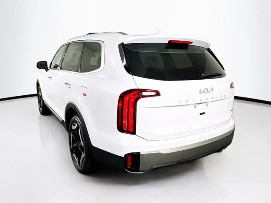2025 Kia Telluride S photo 1