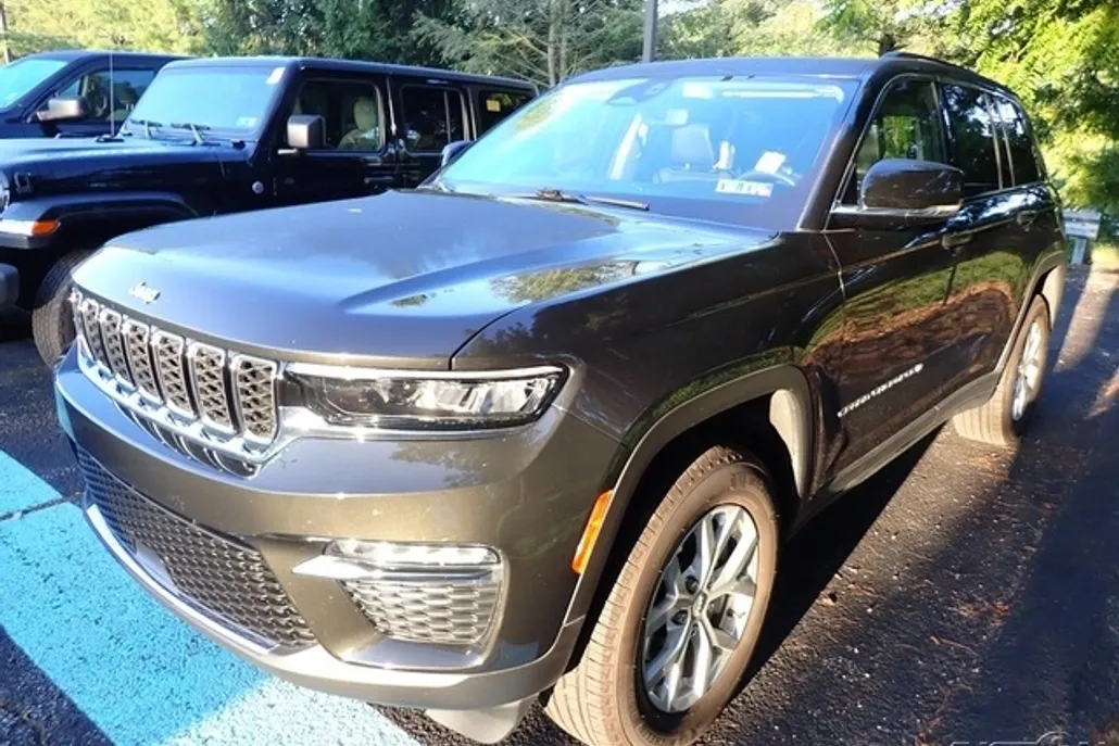 2023 Jeep Grand Cherokee Limited photo 1