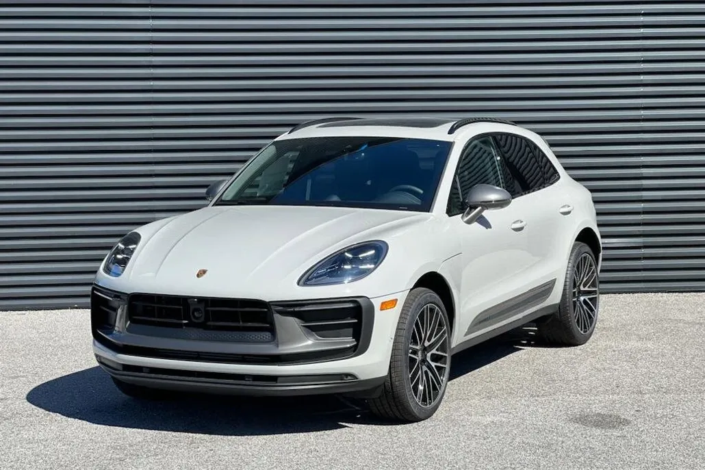 2025 Porsche Macan T photo 1