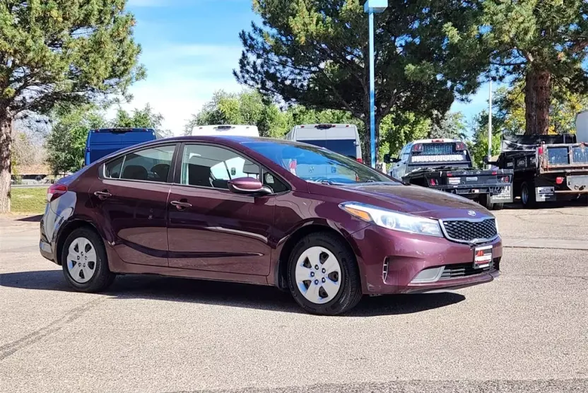 2017 Kia Forte LX Base photo 1