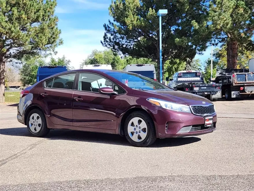 2017 Kia Forte LX Base photo 1