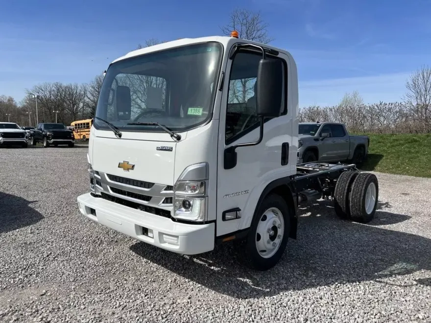 2024 Chevrolet Silverado 4500HD Base photo 1