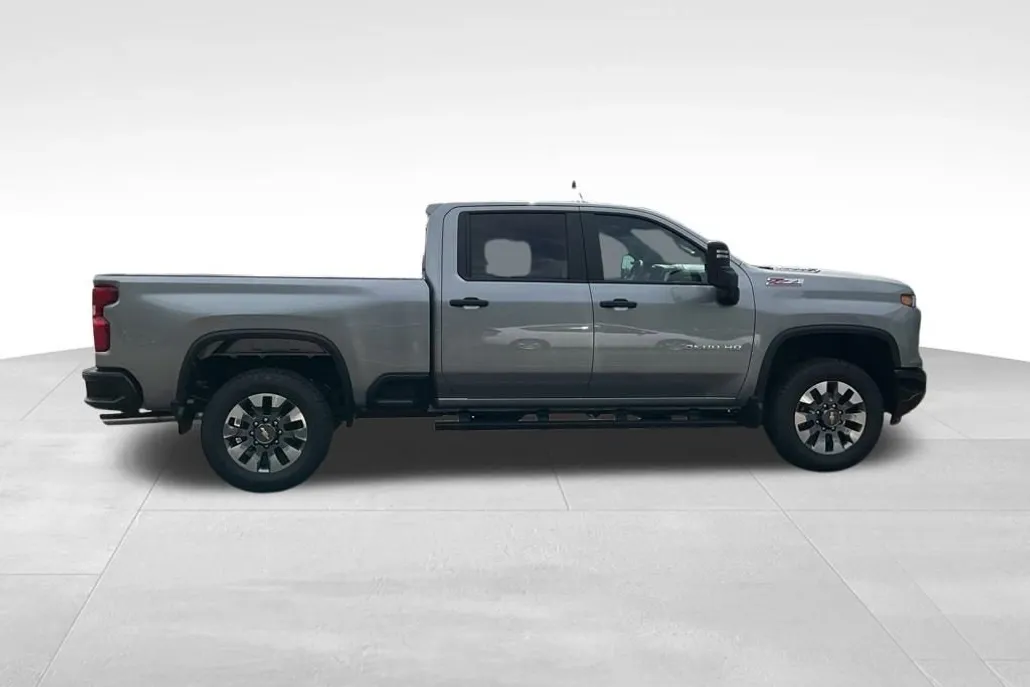 2025 Chevrolet Silverado 2500HD Custom photo 1