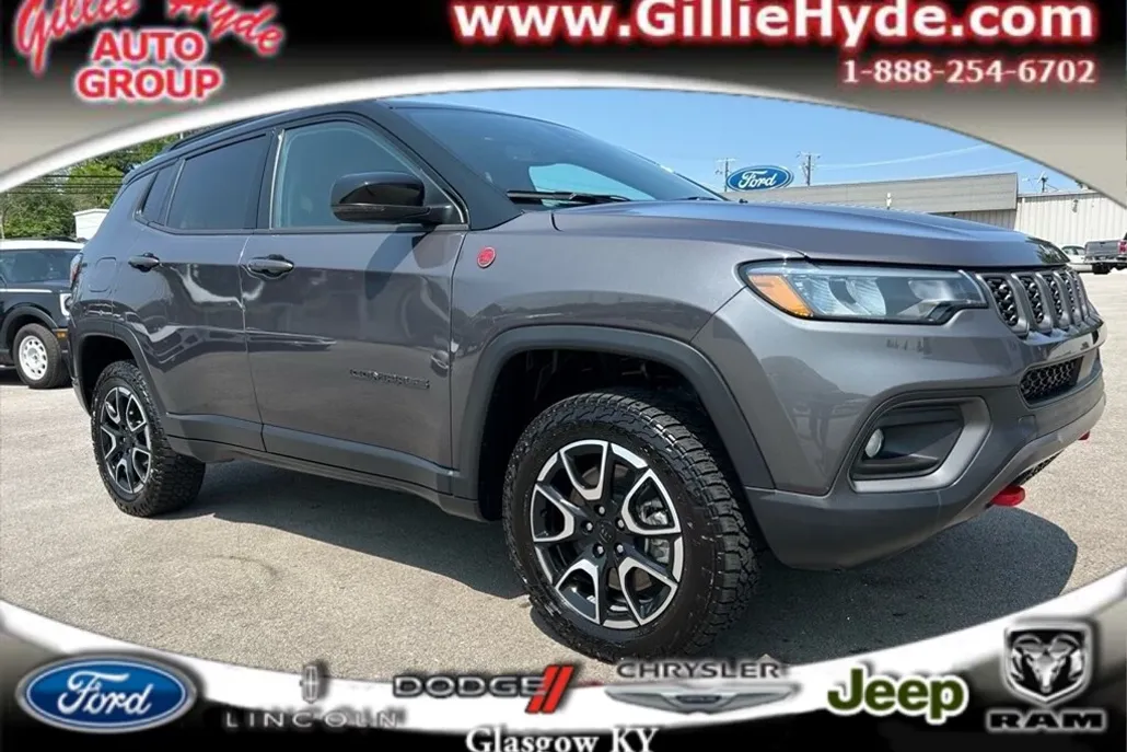 2024 Jeep Compass Trailhawk photo 1