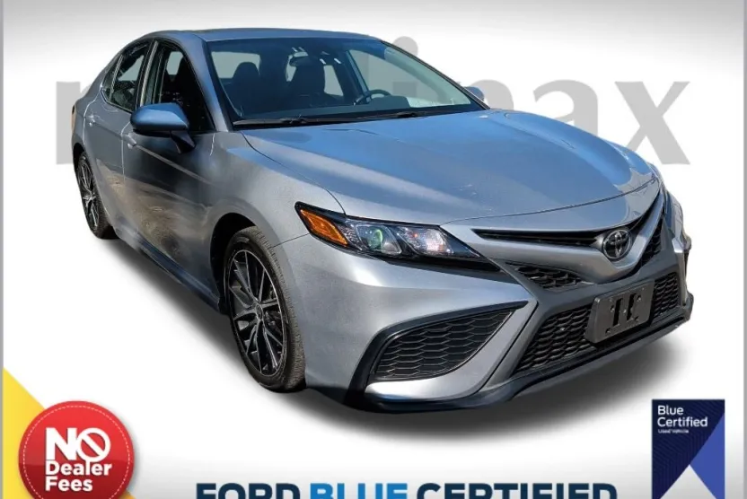 2024 Toyota Camry SE photo 1