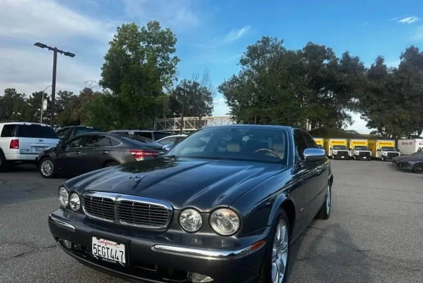2004 Jaguar XJ Vanden Plas photo 1