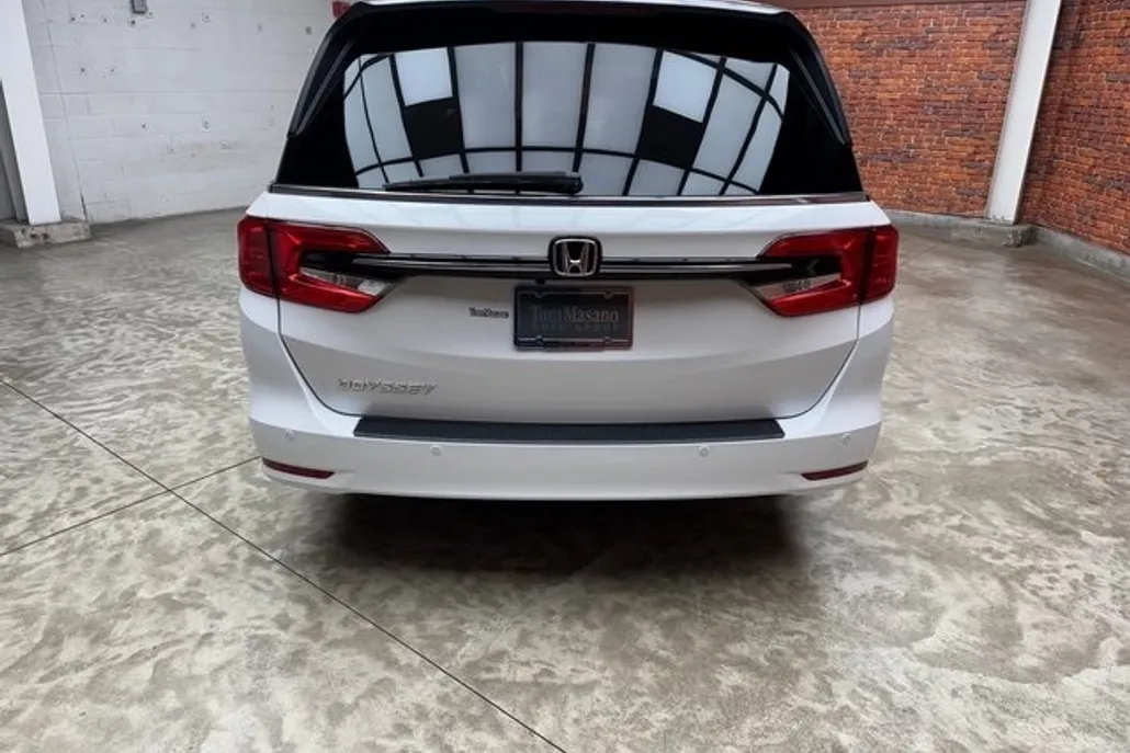 2023 Honda Odyssey Touring photo 1