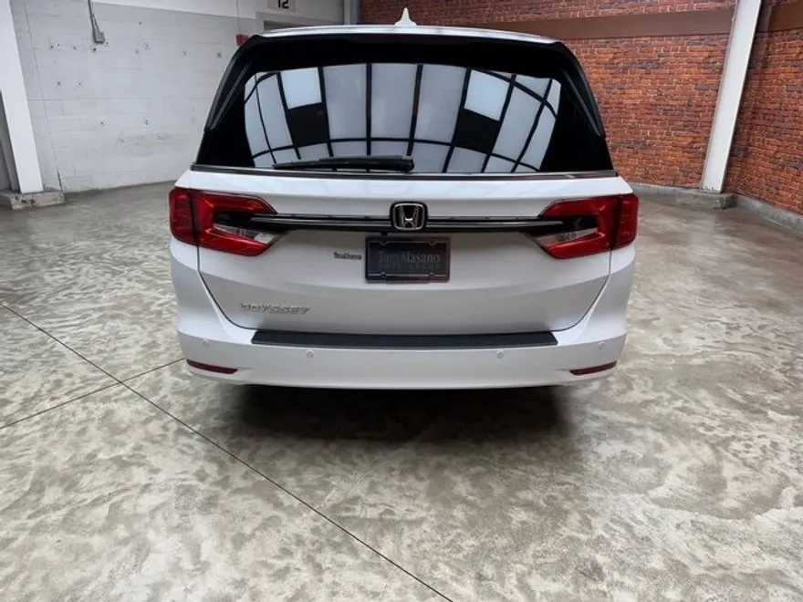 2023 Honda Odyssey Touring photo 1