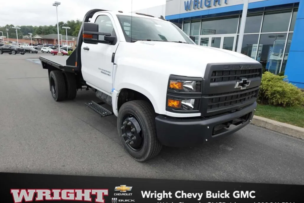 2023 Chevrolet Silverado 4500HD LT photo 1