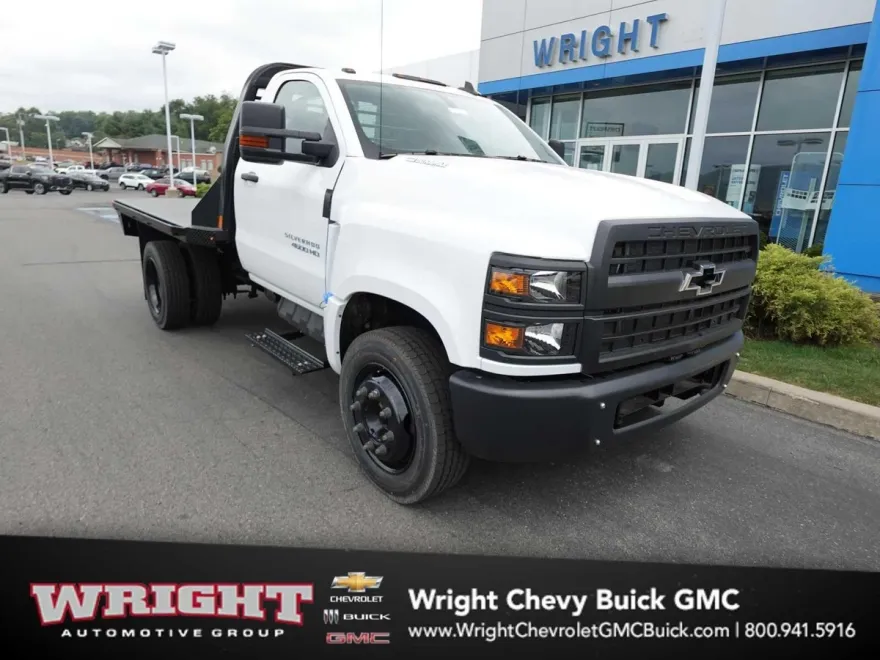 2023 Chevrolet Silverado 4500HD LT photo 1