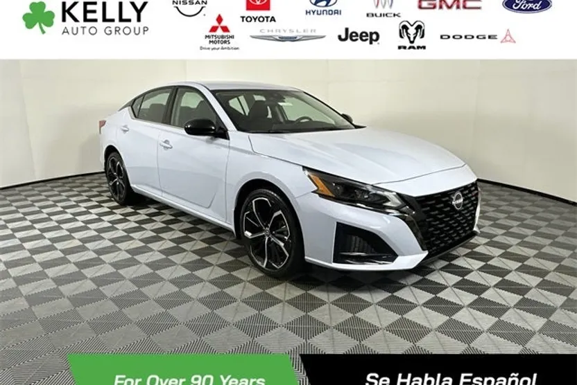 2023 Nissan Altima 2.5 SR photo 1