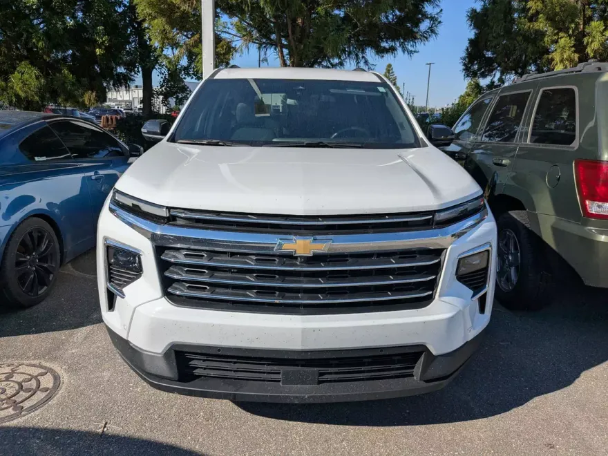 2024 Chevrolet Traverse 1LT photo 1