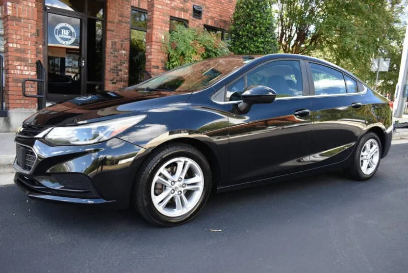 2016 Chevrolet Cruze LT photo 1