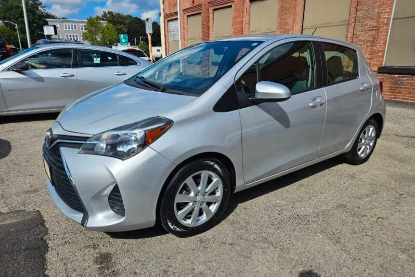 2015 Toyota Yaris LE photo 1