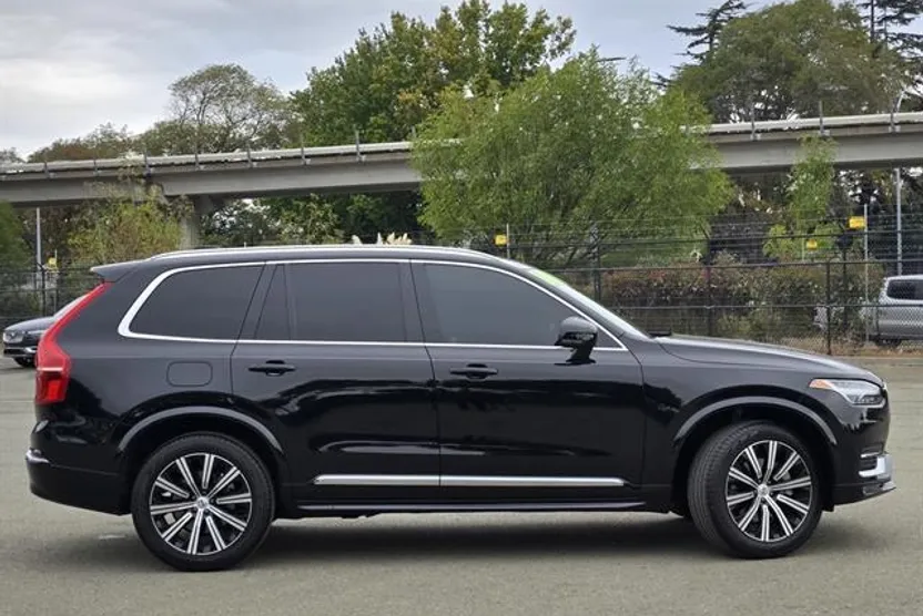 2025 Volvo XC90 Core photo 1