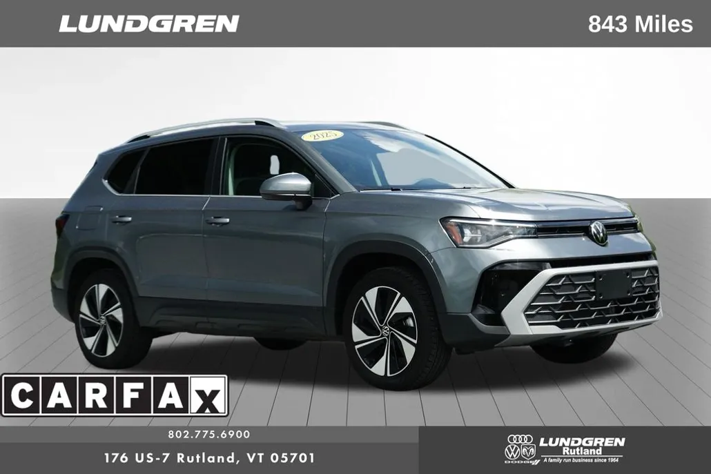2025 Volkswagen Taos SE photo 1