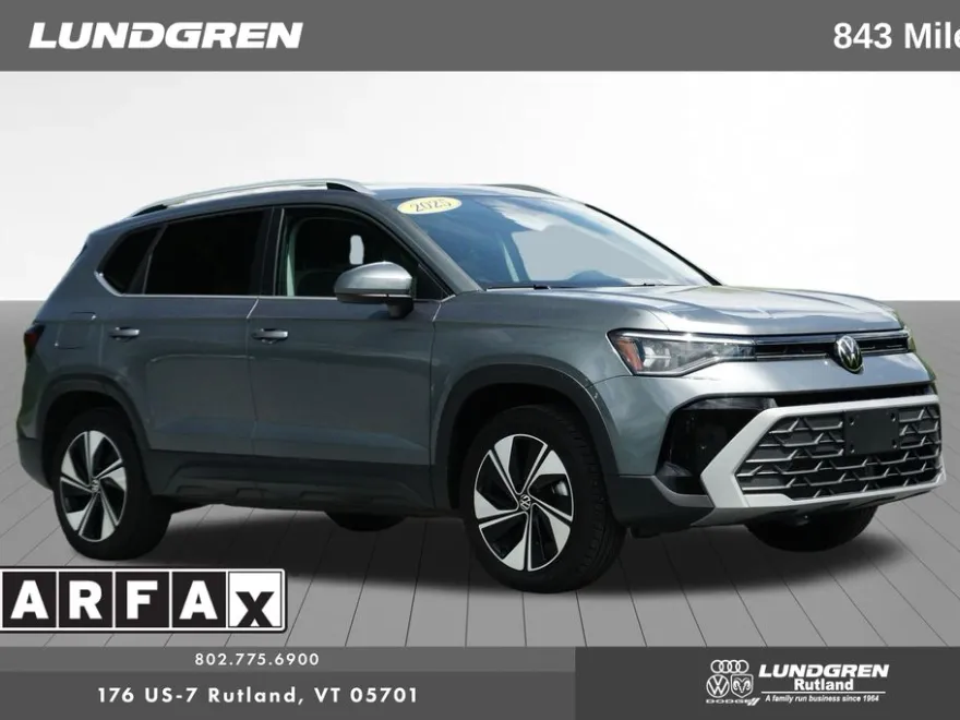 2025 Volkswagen Taos SE photo 1