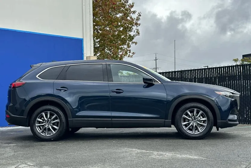 2022 Mazda CX-9 Touring photo 1