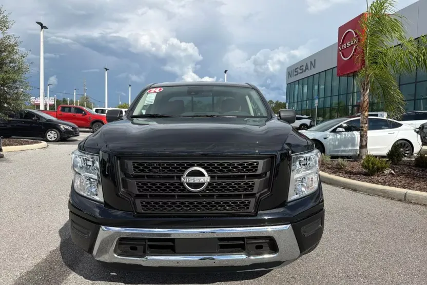 2024 Nissan Titan SV photo 1