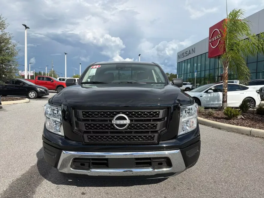 2024 Nissan Titan SV photo 1
